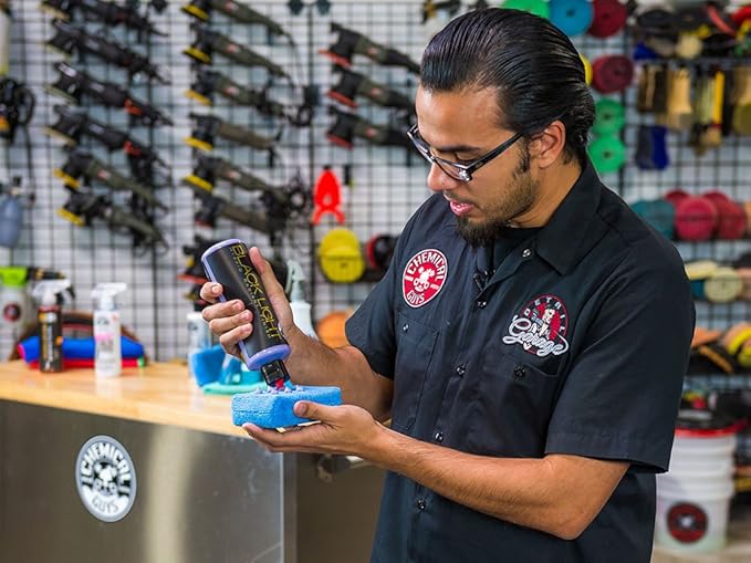 Chemical Guys Black Light Hybrid Radiant Finish - Premium Glaze and Sealant for Black and Dark Colored Cars - Enhances Depth, Gloss and Protection on Cars, Trucks, SUVs and More, 16 fl oz Bottle