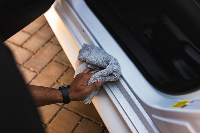 KOCHCHEMIE Koch-Chemie - Wash & Finish - Quick and Easy External Cleaning, Gentle on Paint, Leaves a Glossy, Non Streak Finish (5 Liters)