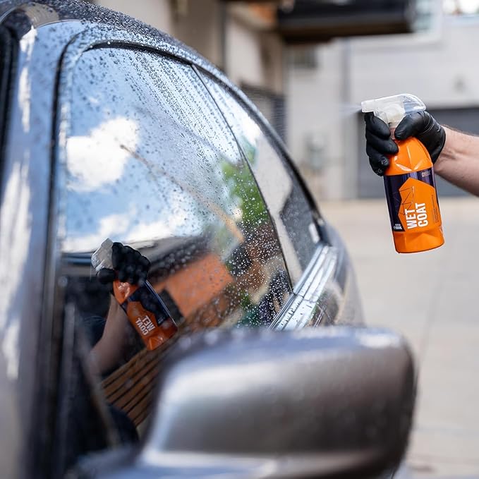 GYEON Wet Coat 1000ml - Hydrophobic Ceramic Spray Coating for Cars - High Gloss Solutions for Your Car Paint Wheels and Glass - Spray On Rinse Off Easy DIY Use Formula