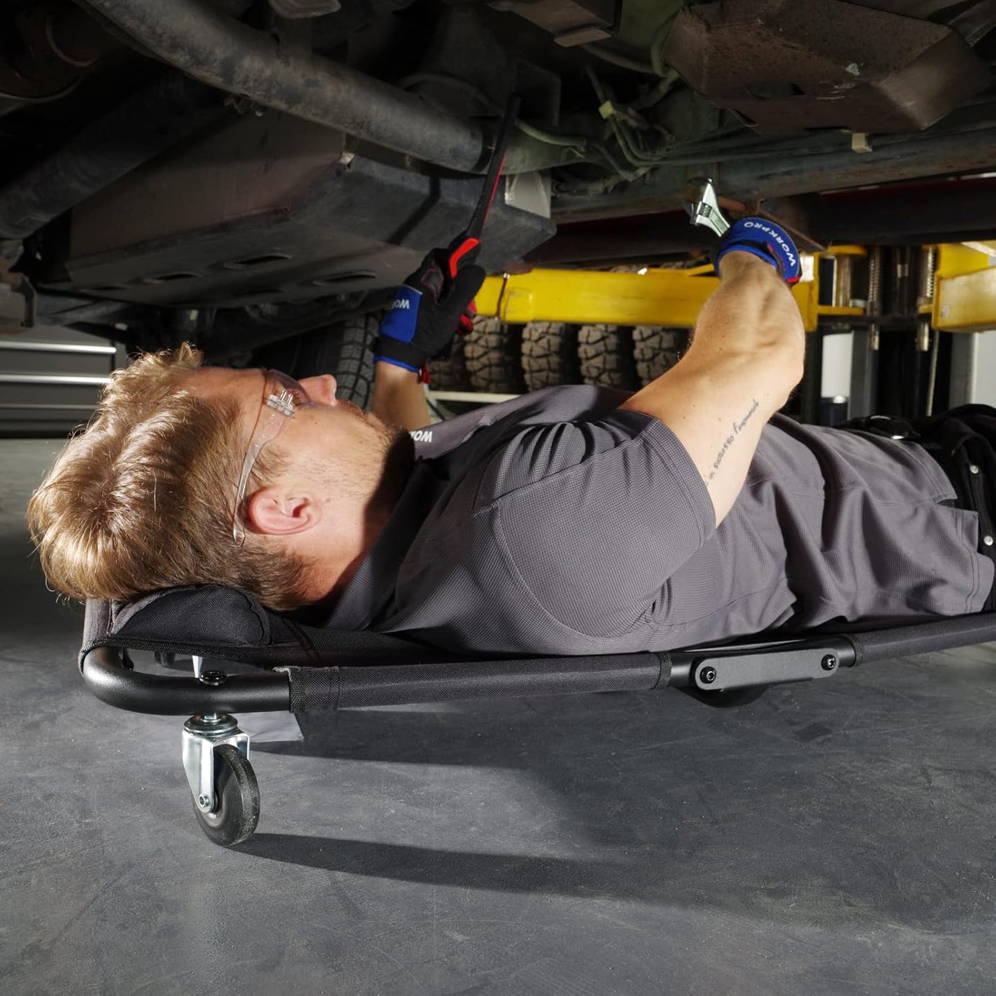 WORKPRO Foldable Mesh Creeper, 40-Inch Automotive Creeper with Padded Headrest and 4 Caster Wheels, 350 Lbs Capacity Rolling Garage Creeper, Black