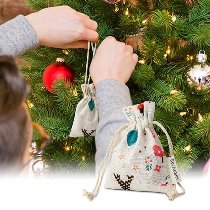 Car Air Freshener, 2PCS 30mm Car Aromatherapy Essential Oil Diffuser Stainless Steel Cars Diffuser with Vent Clip 12 Felt Pads