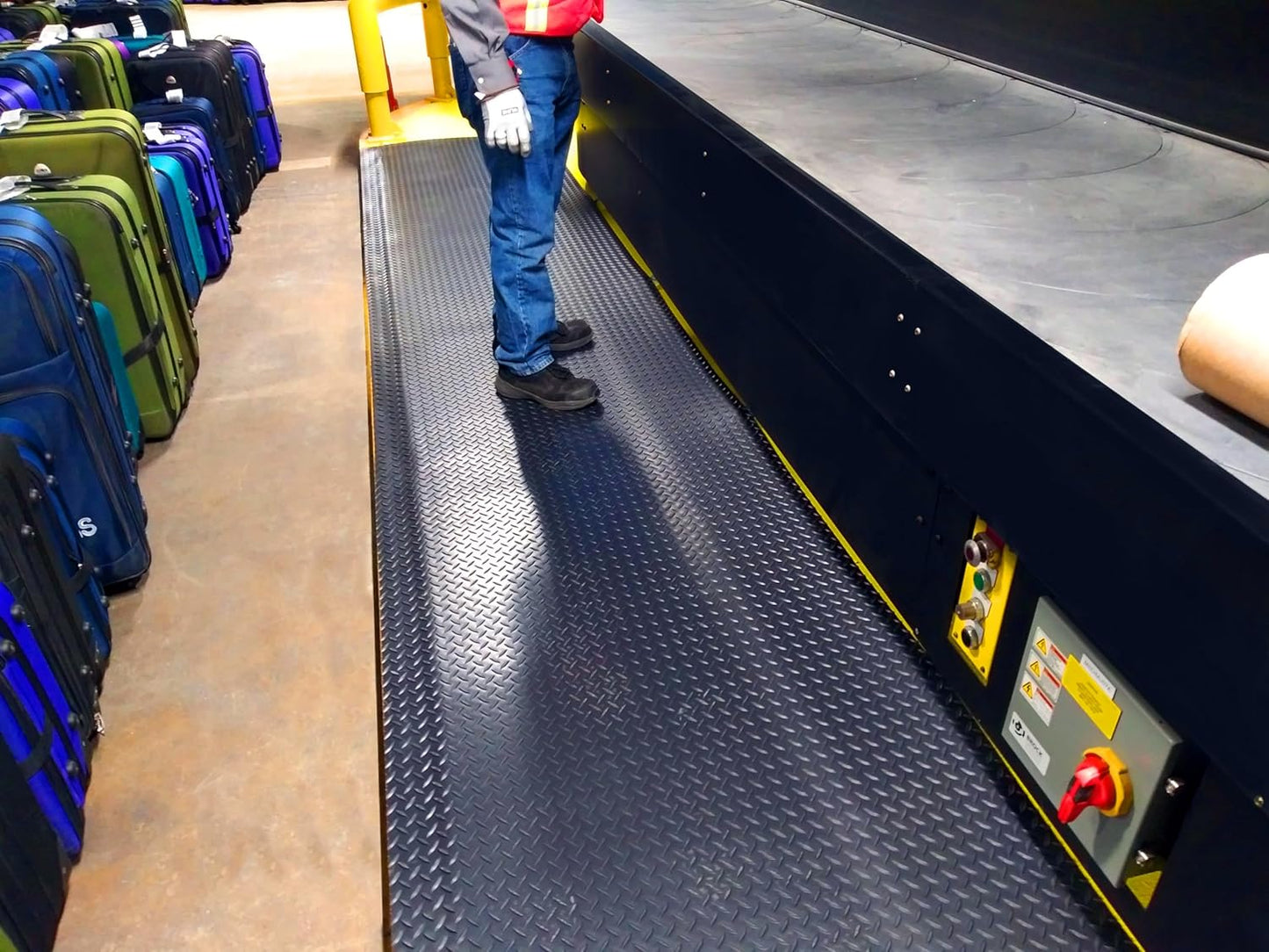 Rhino Mats, American Classic Diamond Anti-Fatigue Mats, Industrial Ergonomic Comfort Standing Mat for Work, Home, Garage, Office, Kitchen or Anywhere (Black 1" Thick, 3 FT. x 20 FT.)