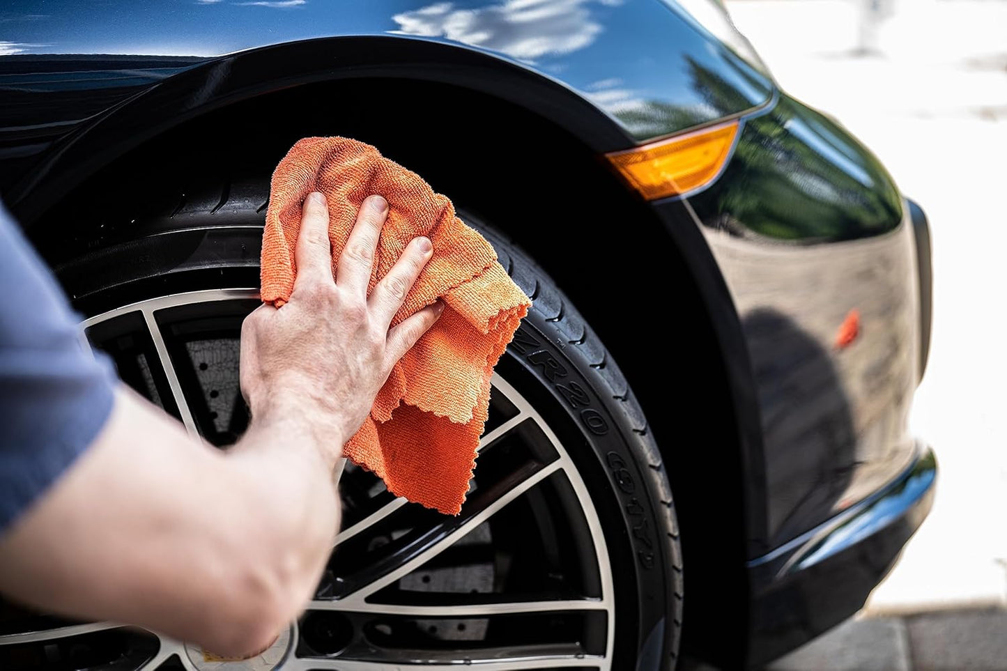 Glo-Pro Tire Shine, 128 oz, 1 Gallon, High Gloss Tire Dressing, Professional Wet Tire Dressing, Water Repellant, Long Lasting