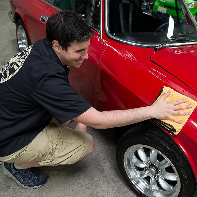 Chemical Guys Premium Microfiber Towel and Scratch-Free Microfiber Wash Mitt Bundle (6-Pack)